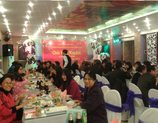 Họp tất niên Khoa Ngôn ngữ học 2013