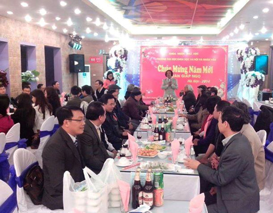 Họp tất niên Khoa Ngôn ngữ học 2013